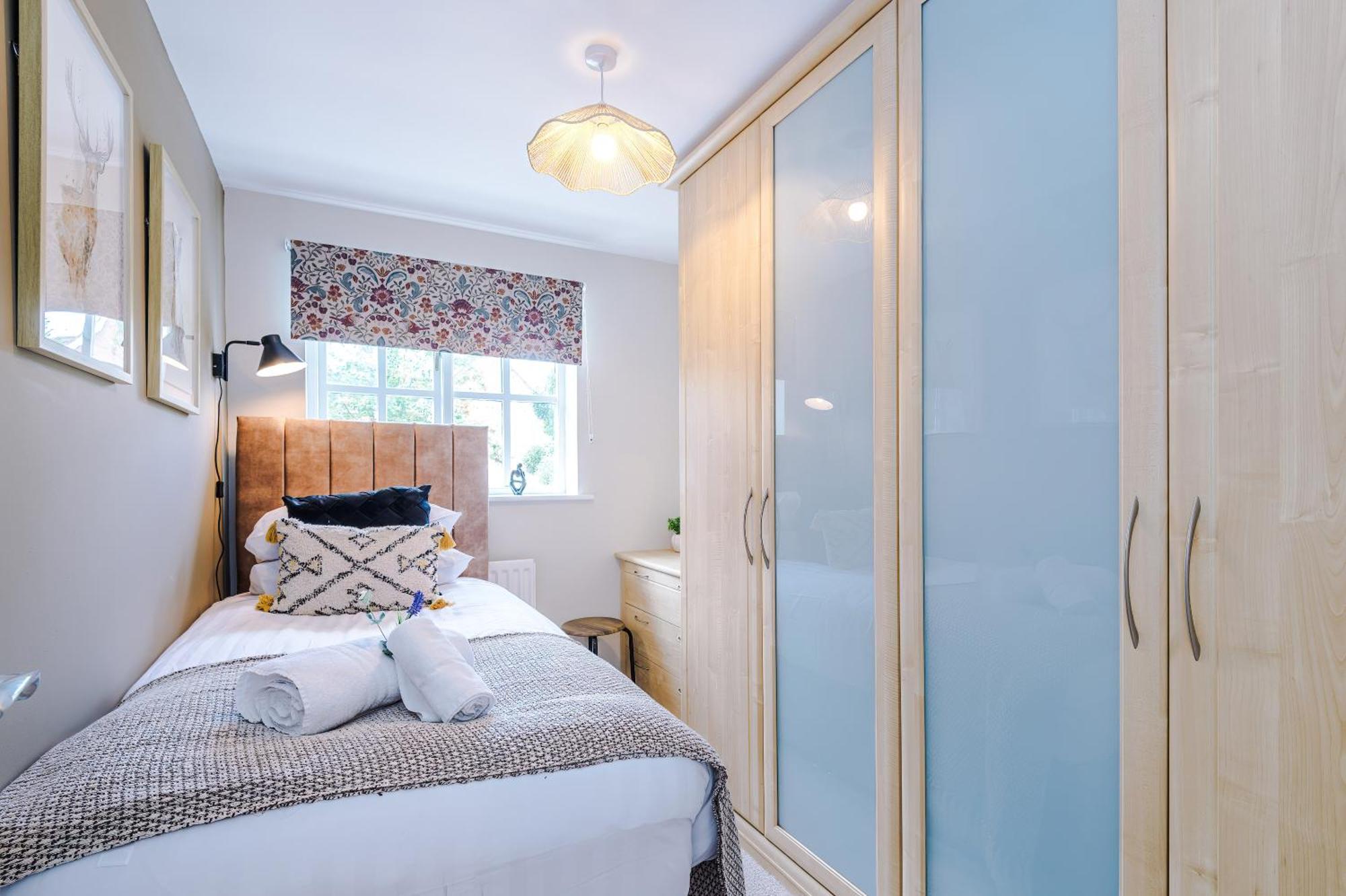New! Stunning 3-Bed Home In Chester By 53 Degrees Property, Ideal For Groups, Free Parking! Dış mekan fotoğraf