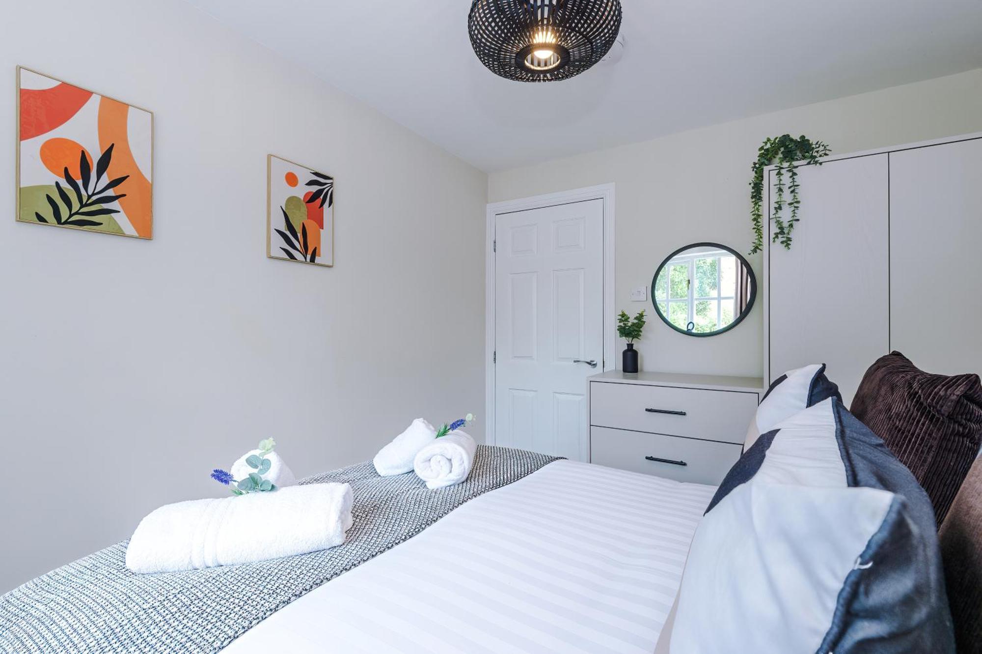 New! Stunning 3-Bed Home In Chester By 53 Degrees Property, Ideal For Groups, Free Parking! Dış mekan fotoğraf