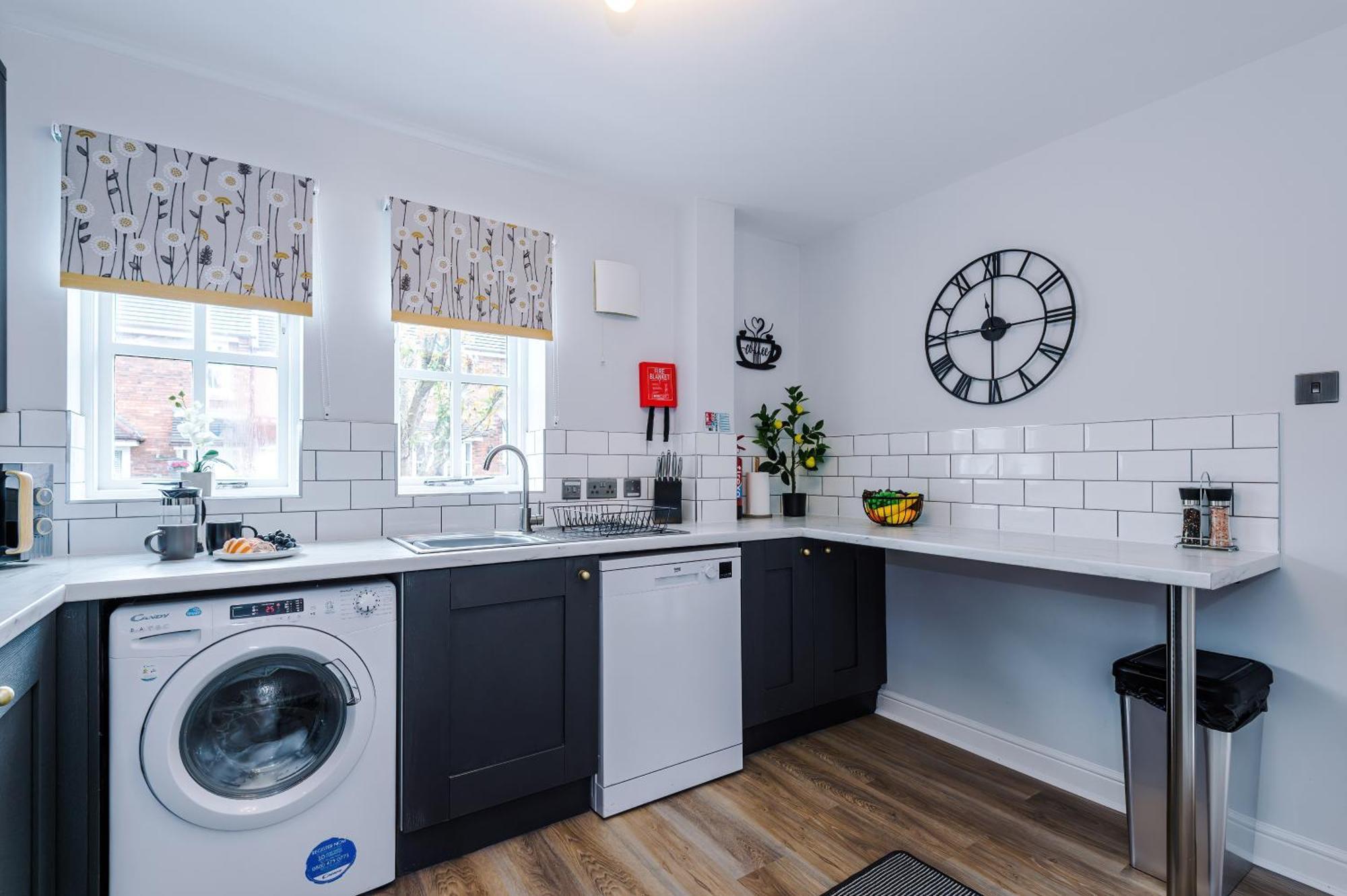 New! Stunning 3-Bed Home In Chester By 53 Degrees Property, Ideal For Groups, Free Parking! Dış mekan fotoğraf