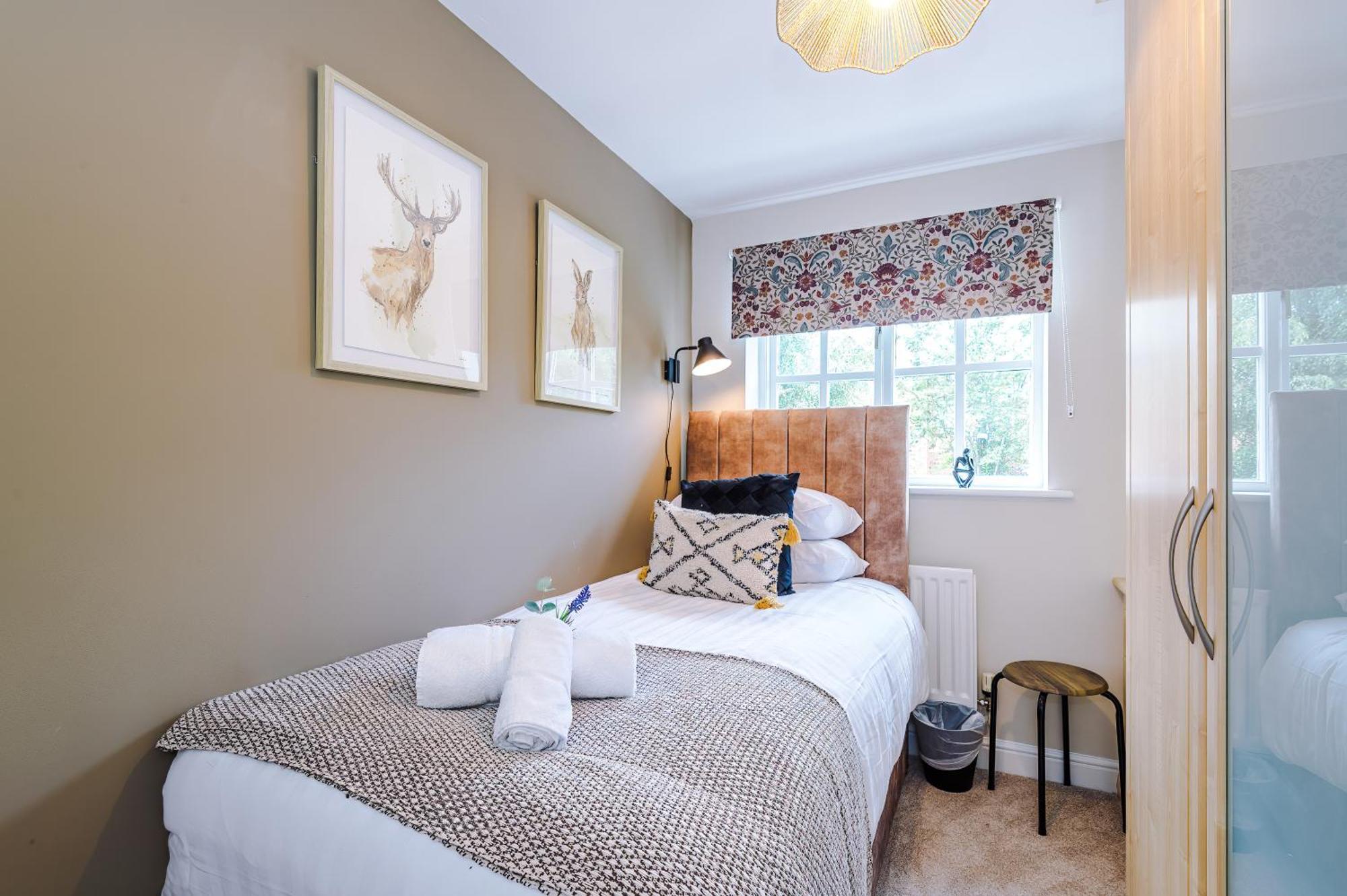 New! Stunning 3-Bed Home In Chester By 53 Degrees Property, Ideal For Groups, Free Parking! Dış mekan fotoğraf