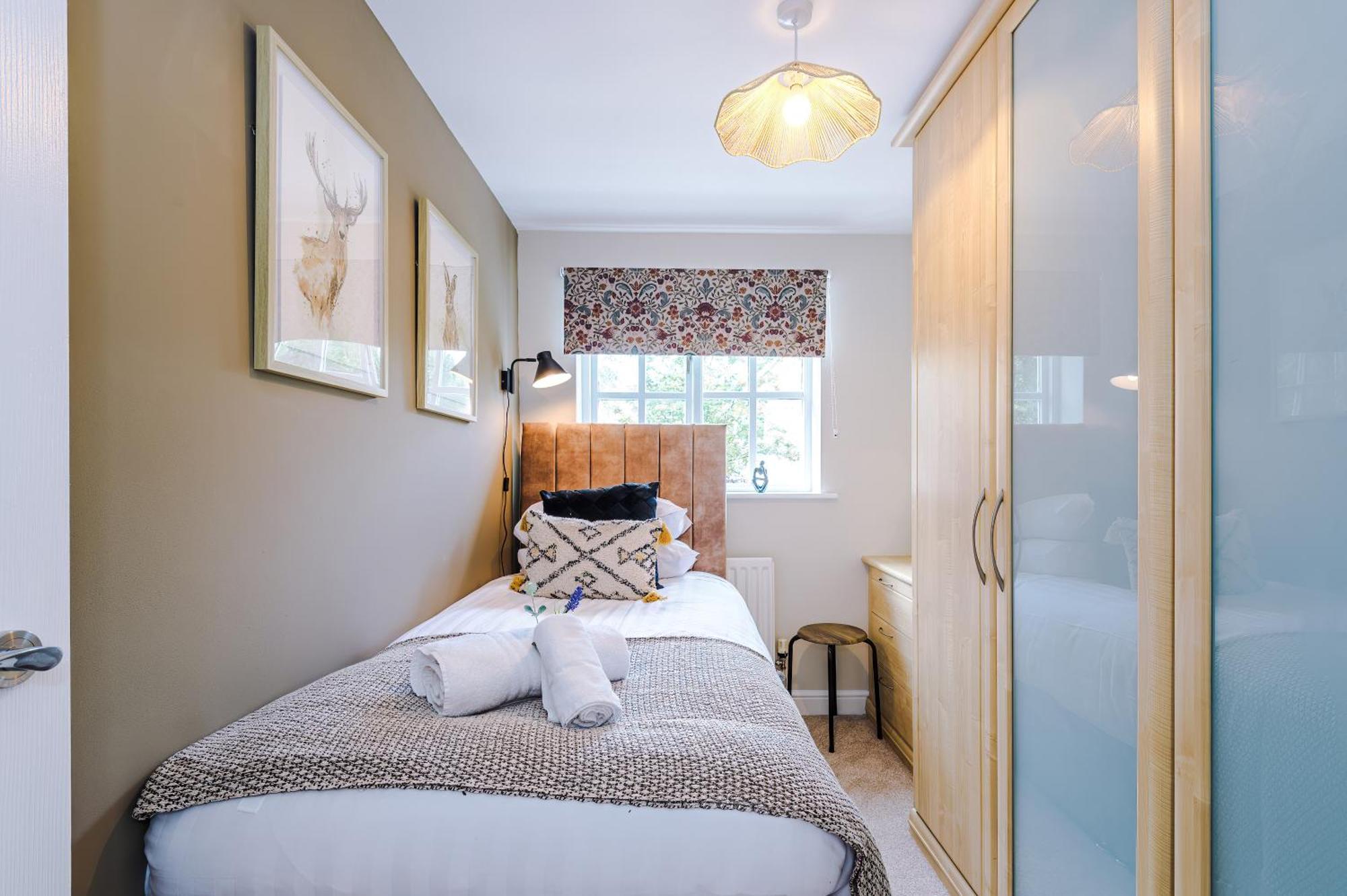 New! Stunning 3-Bed Home In Chester By 53 Degrees Property, Ideal For Groups, Free Parking! Dış mekan fotoğraf